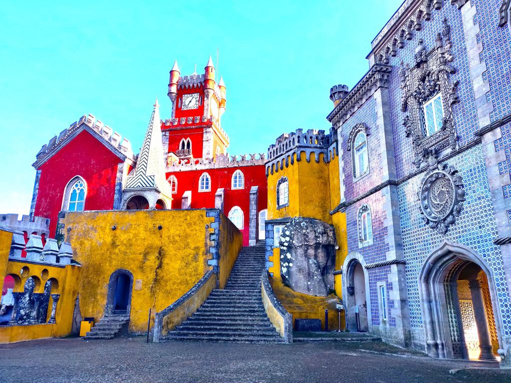 Lissabon: Halbtagestour nach Sintra mit dem Palácio Nacional da Pena und der Regaleira