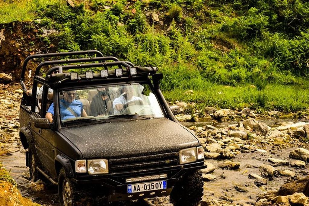 Përmet: Jeep-Tour im Vjosa-Tal, Leusa-Kirche & heiße Quelle