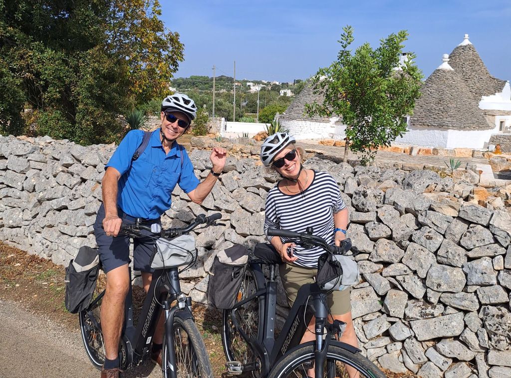 Cisternino: Geführte E-Bike-Tour zu Weingut & Ölmühle