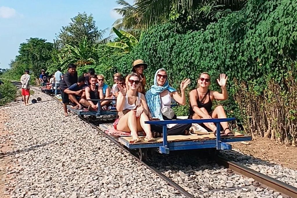 Battambang: Bambuszug, Killing Cave & Fledermaushöhle