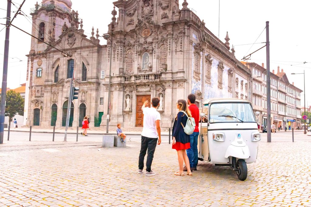 Von Leixões aus: Private Porto Historic Center Tuk Tuk Tour