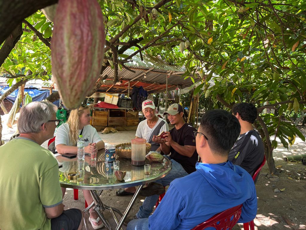 Buôn Ma Thuột: Von der Bohne zur Tafel – Kakaofarm- und Fabrikbesichtigung