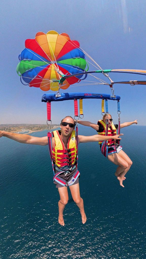 Parasailing in Polignano: Abenteuer mit dem Fallschirm