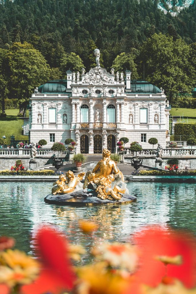 Schloss Linderhof + Ettal + Oberammergau: Tour mit Peter ab Hotel / max 6 P