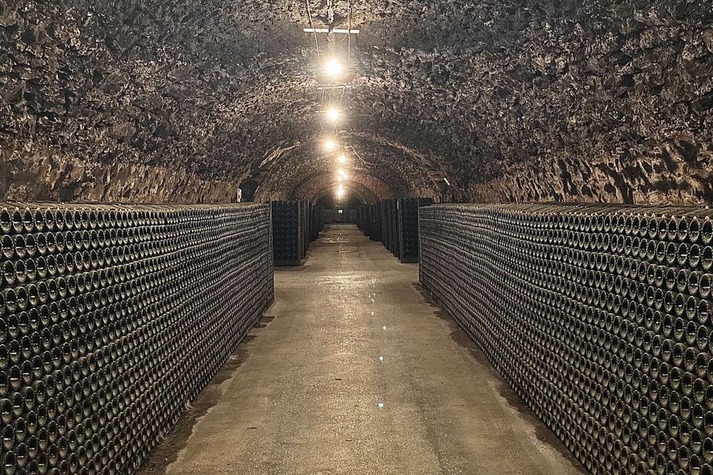 Von den Reben zum Champagnerglas mit einem Oldtimer