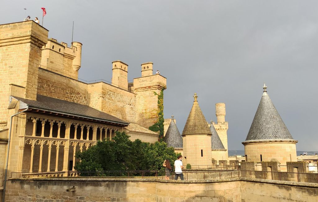 Mittelalterliche Route in Navarra: Olite, Ujué, Burg von Javier und Kloster von Leire