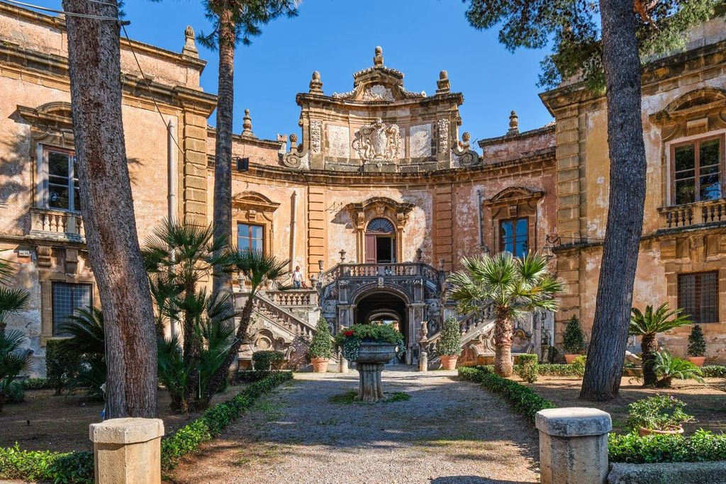 Villa Palagonia: Unsere Premium-Führung durch die Villa dei Mostri