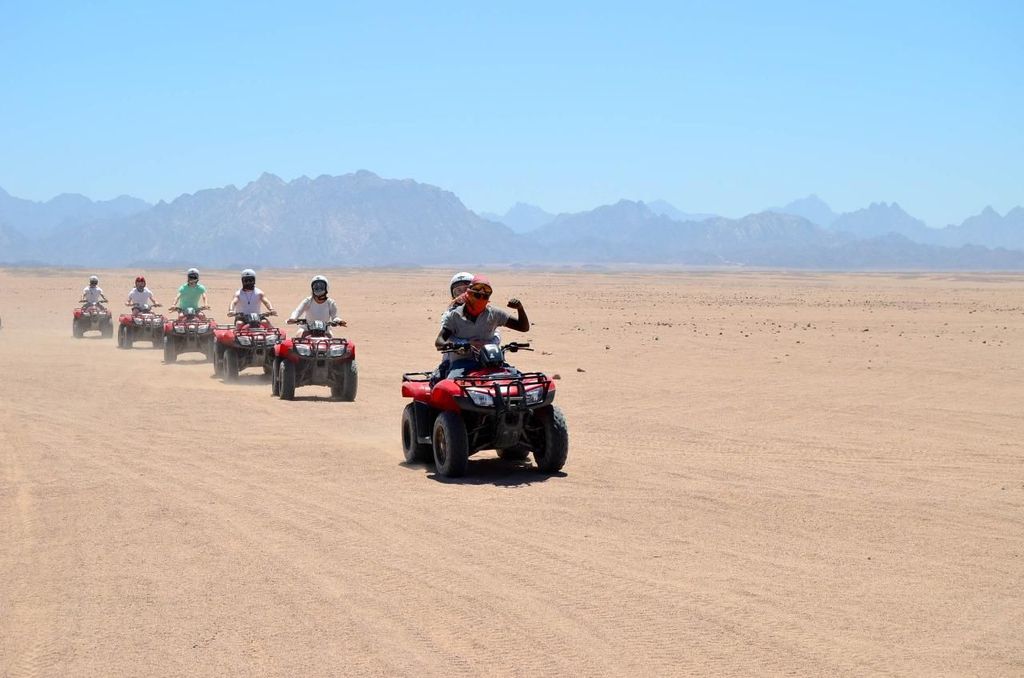 Hurghada: Wüstenerlebnis mit Quad, Buggy & Kamel