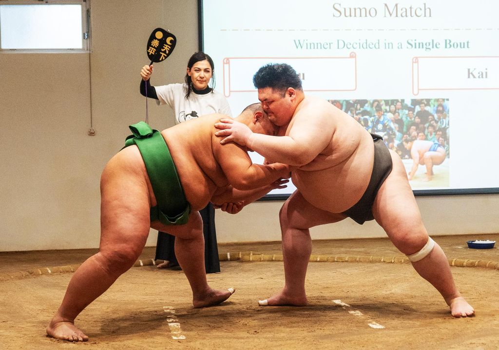 Osaka: Sumo-Erlebnis mit Live-Show & Herausforderung für das Publikum