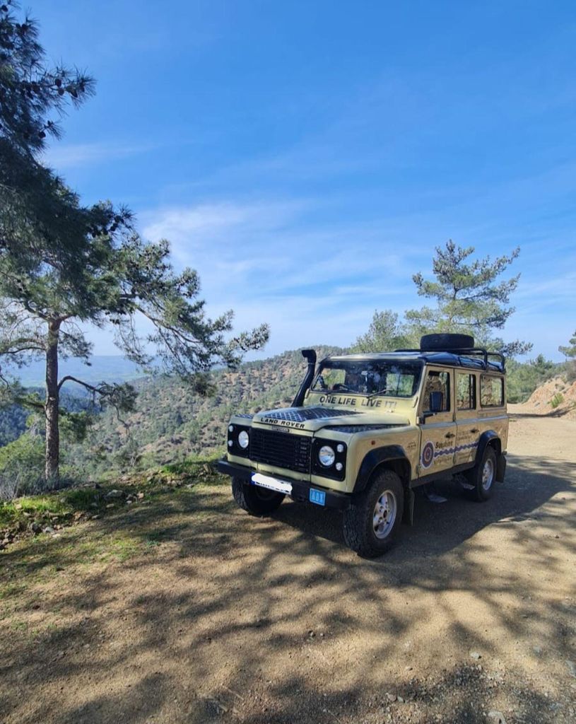 Paphos: Troodos Mountains Jeep Tour mit Weinverkostung
