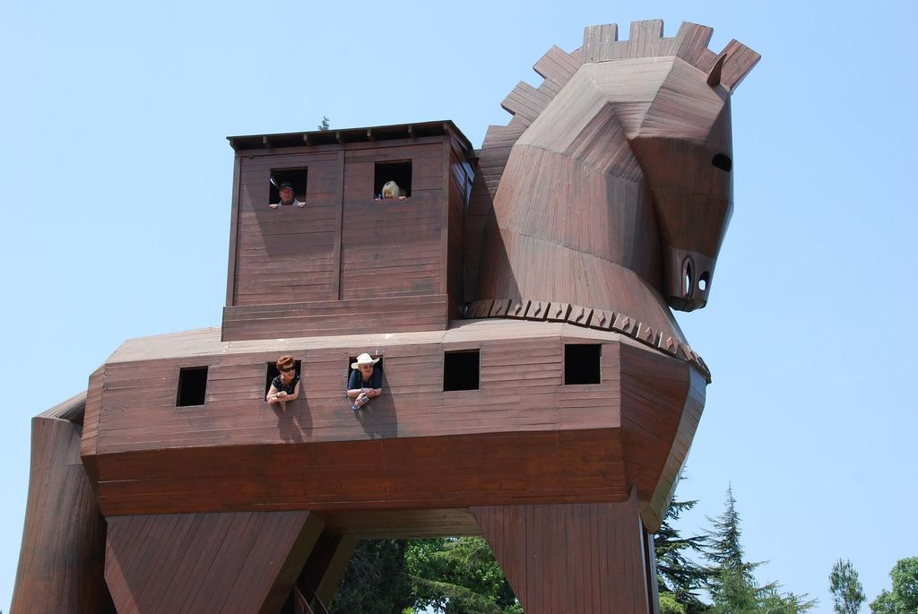 Ab Istanbul: Tour nach Troja und zu einem Weingut
