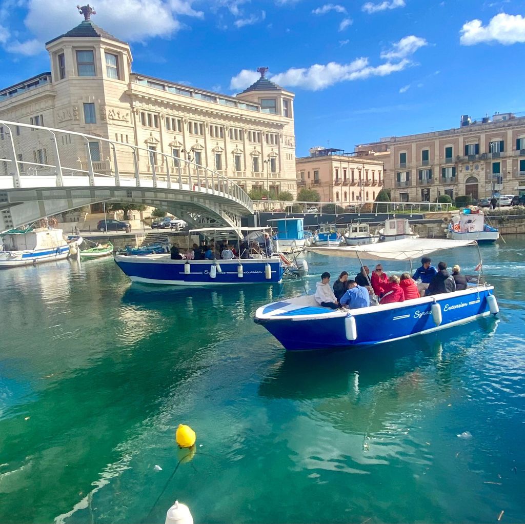 Syrakus: Tour nach Ortigia, Höhlen mit Erläuterungen vom einheimischen Skipper