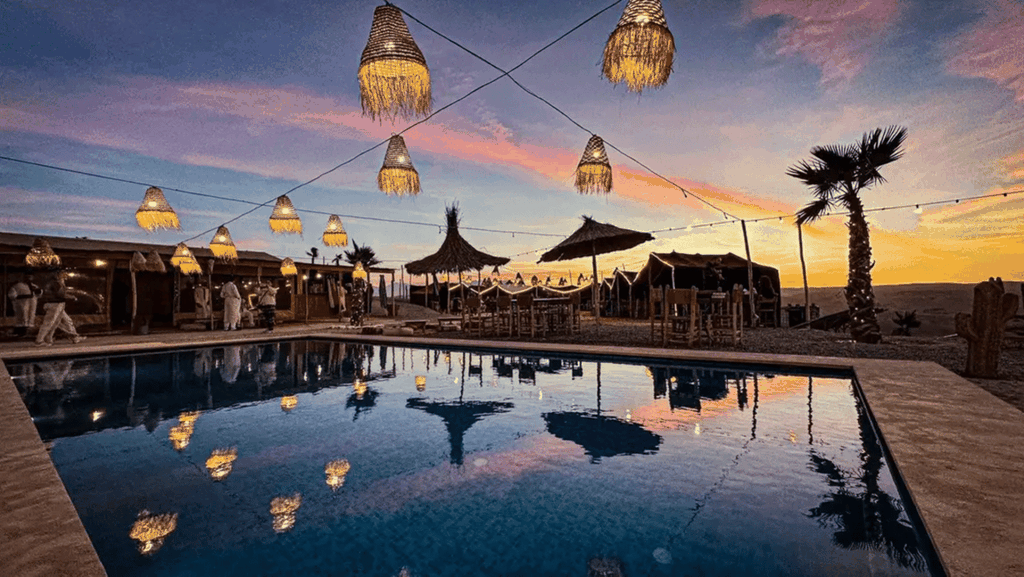 Marrakesch: Agafay-Wüste bei Sonnenuntergang, Kamelritt und Dinner-Show