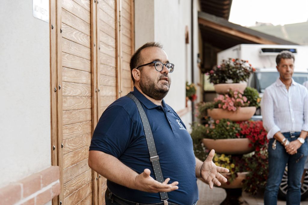 Mittagessen im Weinberg in Alba