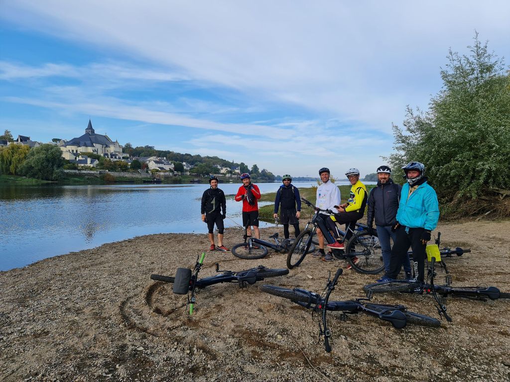 Chinon: Radtour zu den Weingütern von Saumur mit Picknick-Mittagessen