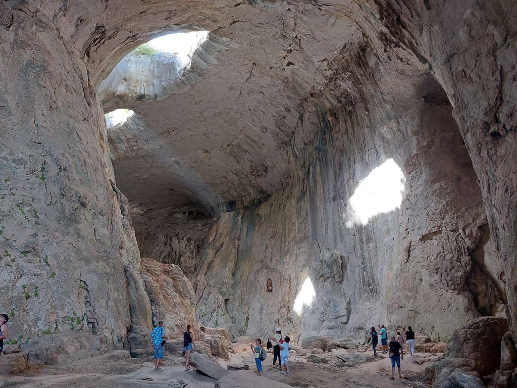 Sofia: Höhle „Augen Gottes” und Geopark Iskar-Panega Tour