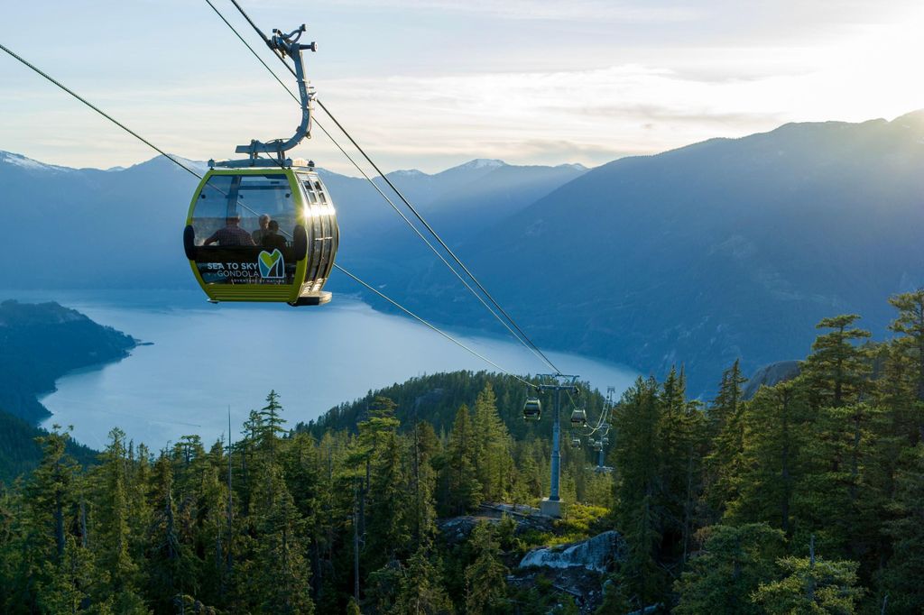 Von Vancouver: Sea to Sky Gondola und Whistler Village Tour