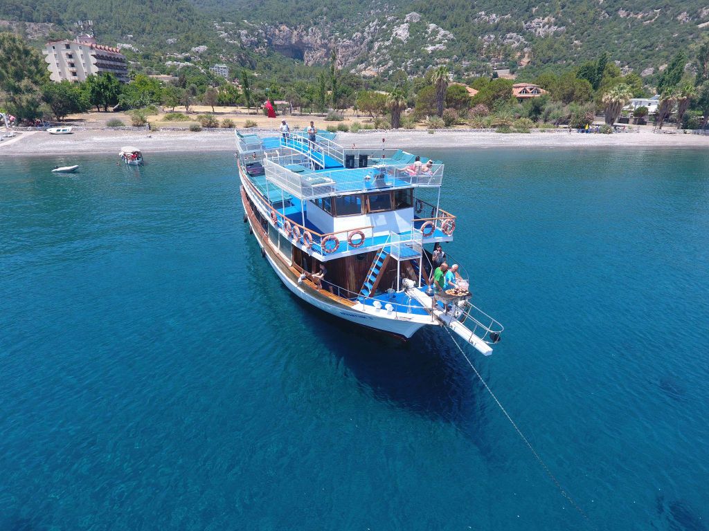 Marmaris: Bootsfahrt mit Mittagessen, Transfer und unbegrenzten Getränken