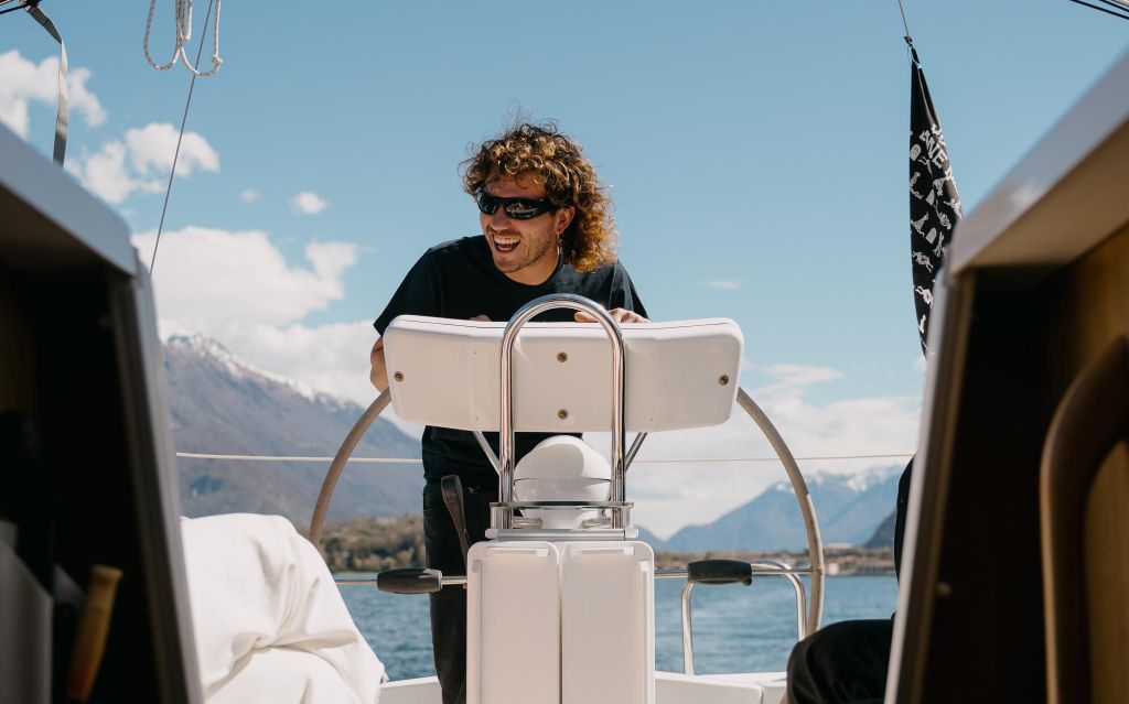 Comer See: Segelbootstour mit Skipper und Aperitif