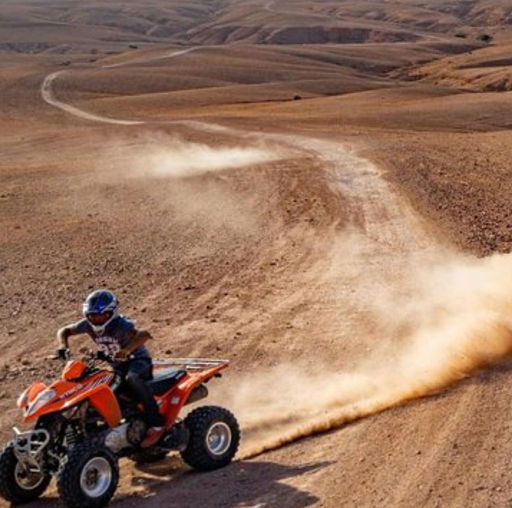 Abendessen mit Show in der Agafay-Wüste, 1 Stunde Quadfahren und 20 Minuten Kamelreiten