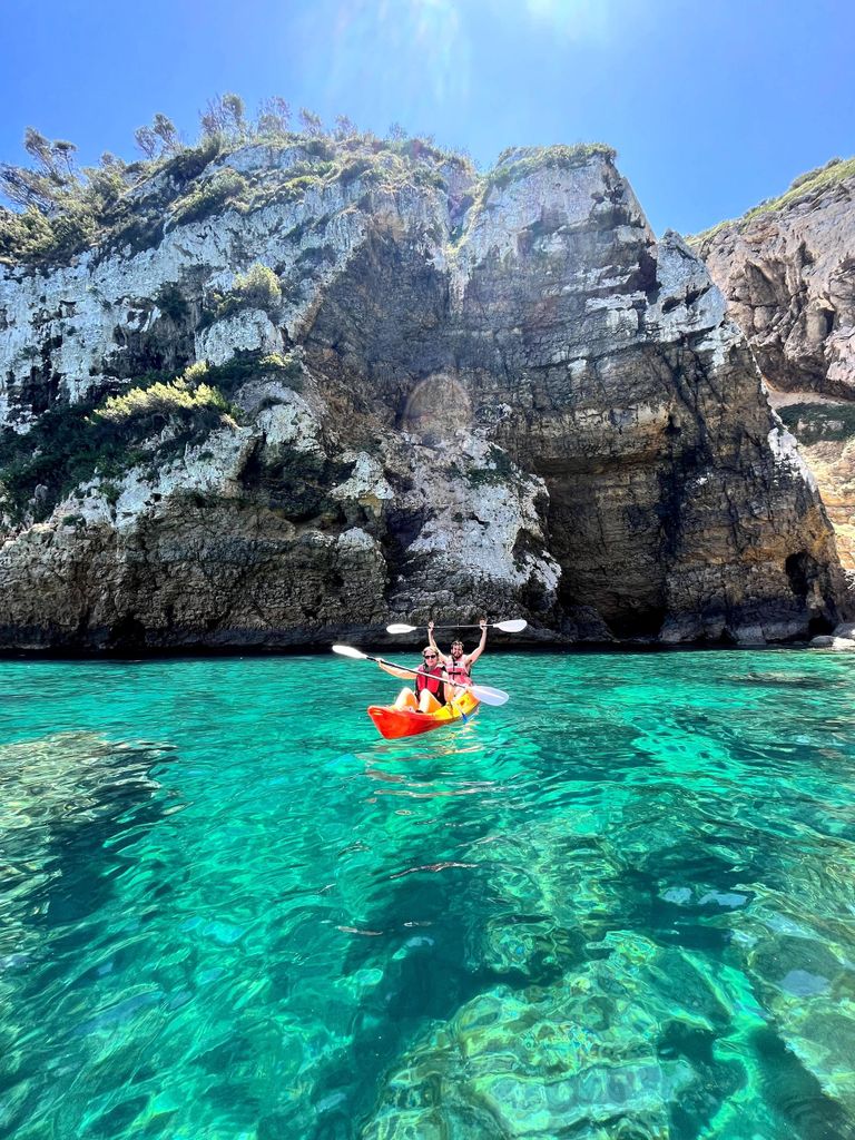 Jávea: Cala Portixol Kajaktour mit Schnorcheln und Klippenspringen