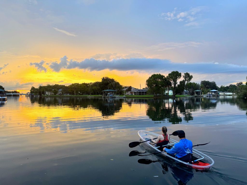 Crystal River: Clear Kayak Sunset & Night Glow Tour