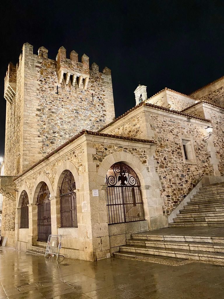 Cáceres: Eine nächtliche Tour voller Geheimnisse und Rätsel