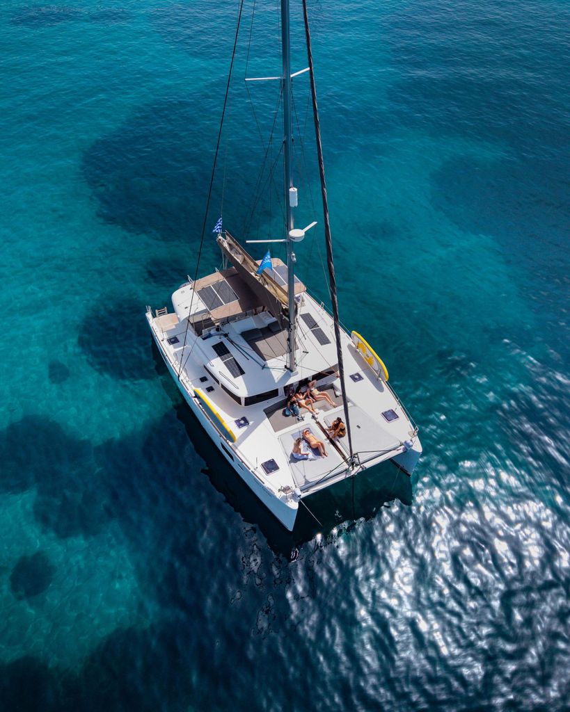 5-stündige Katamaran-Kreuzfahrt an der Athener Riviera mit Mittagessen und Getränken