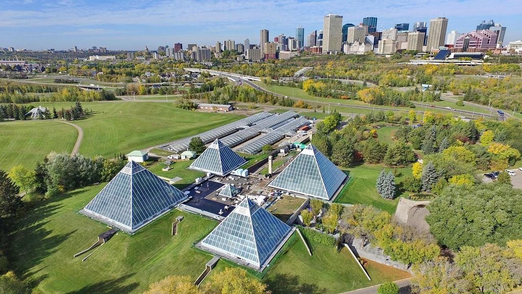 Edmonton: Museen und Muttart Conservatory Tour