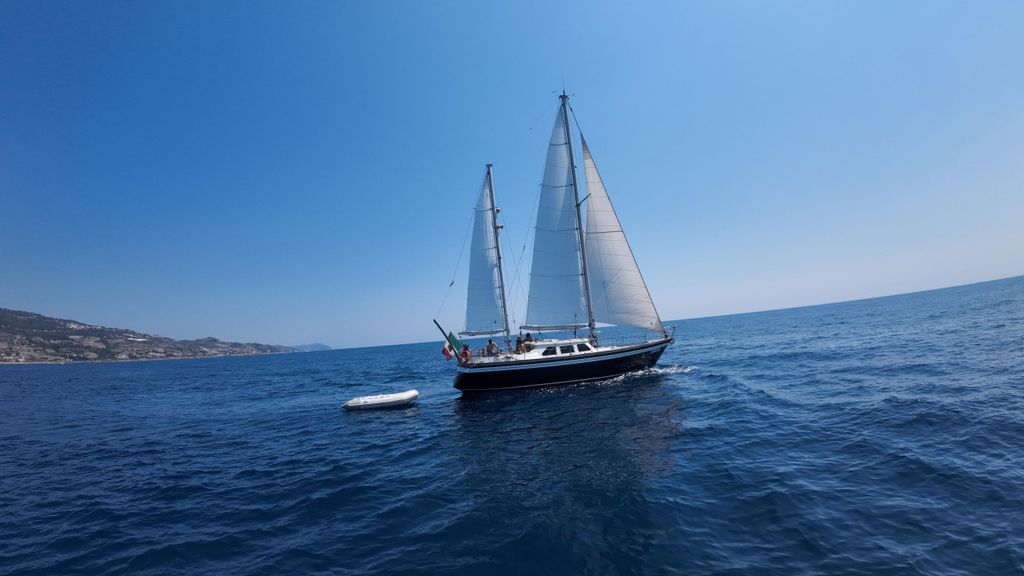 Aregai: Segeltour mit Badestopps