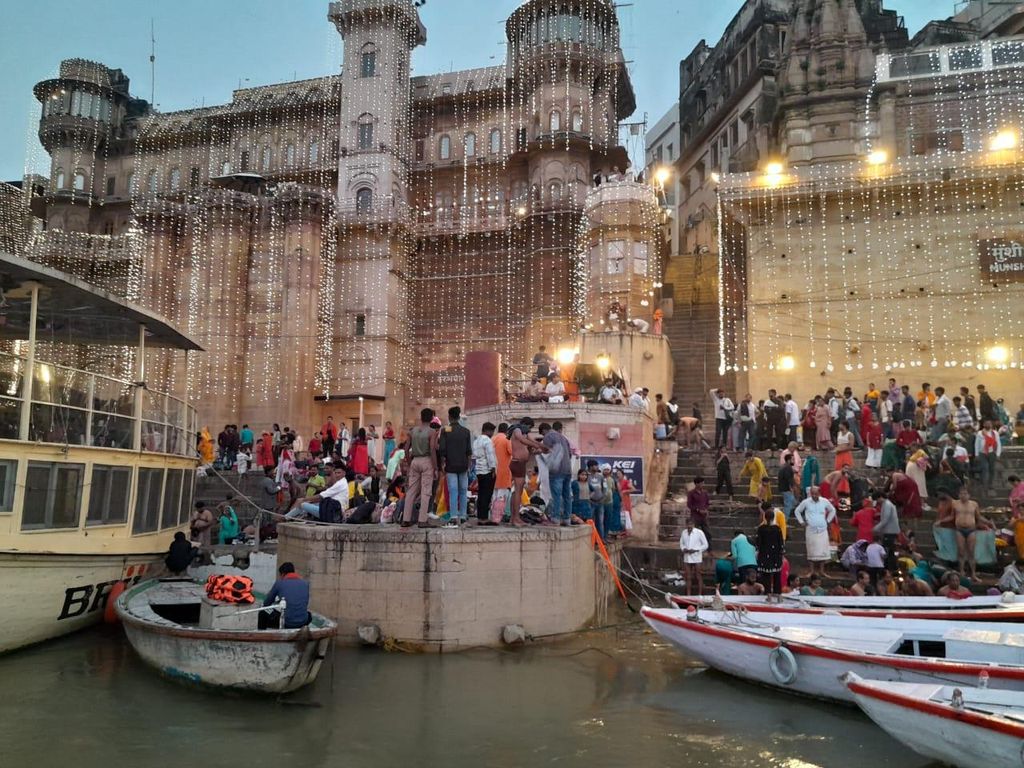 Varanasi: Bootsfahrt und Rundgang bei Sonnenaufgang