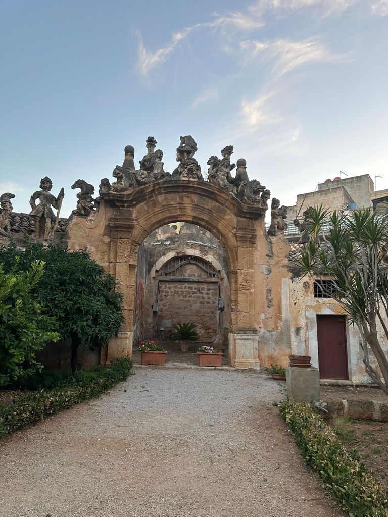 Bagheria: Villa Palagonia Entry Ticket