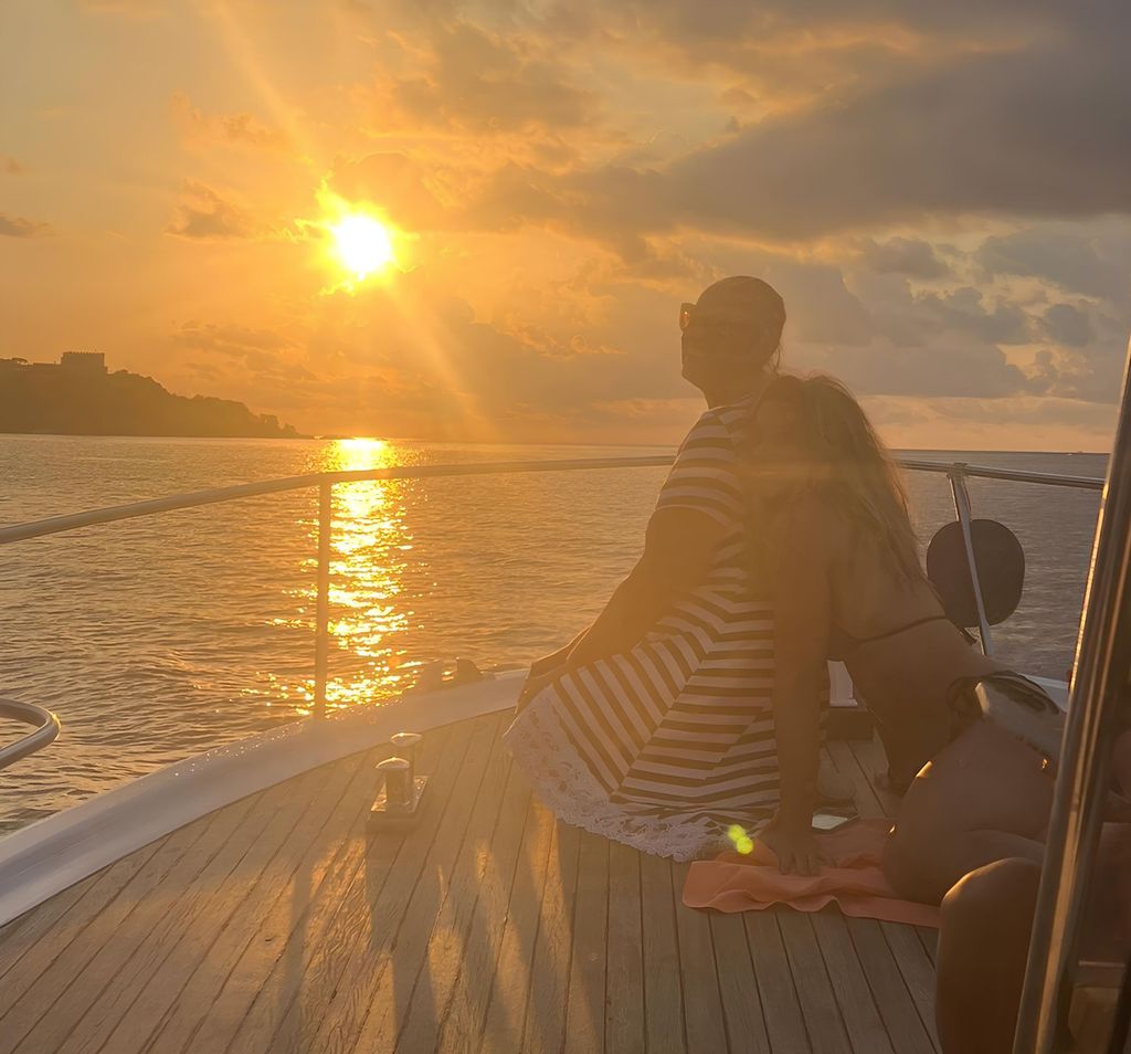 Ischia: 2,5-stündige Bootsfahrt bei Sonnenuntergang mit Aperitif