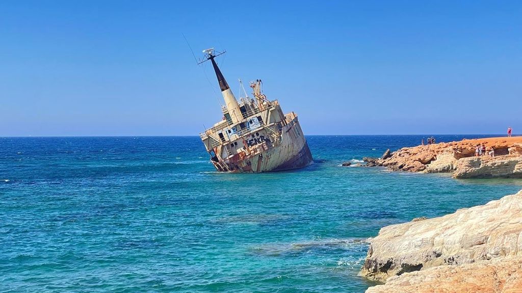 Schiffswrack, Meereshöhlen und der Botanische Garten Adonis