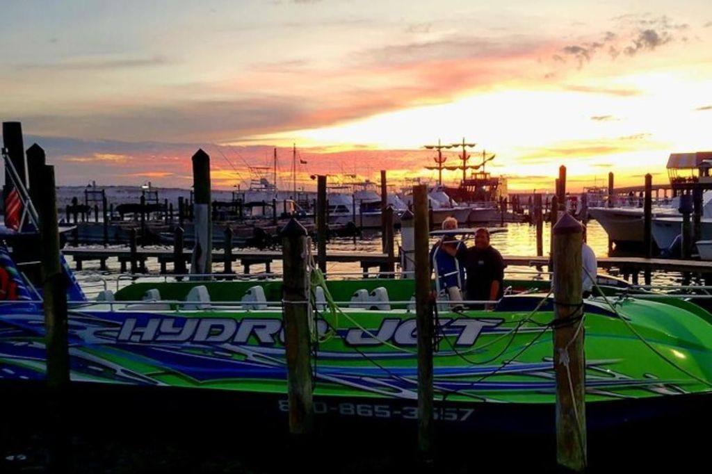 Destin: Kreuzfahrt bei Sonnenuntergang mit Delfinbeobachtung