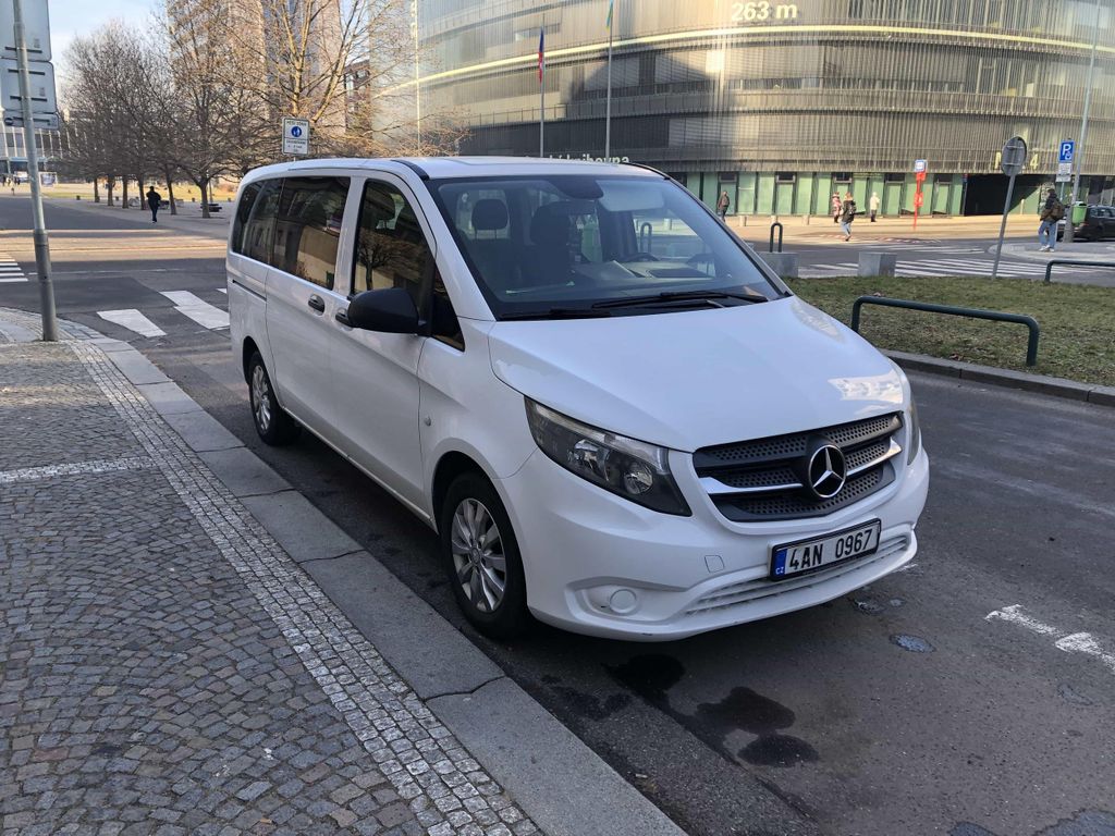Prag: Privater Transfer nach/von Karlovy Vary