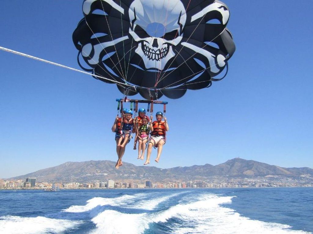 Benalmádena: Luxus-Parasailing-Flug vom Hafen Benalmadena
