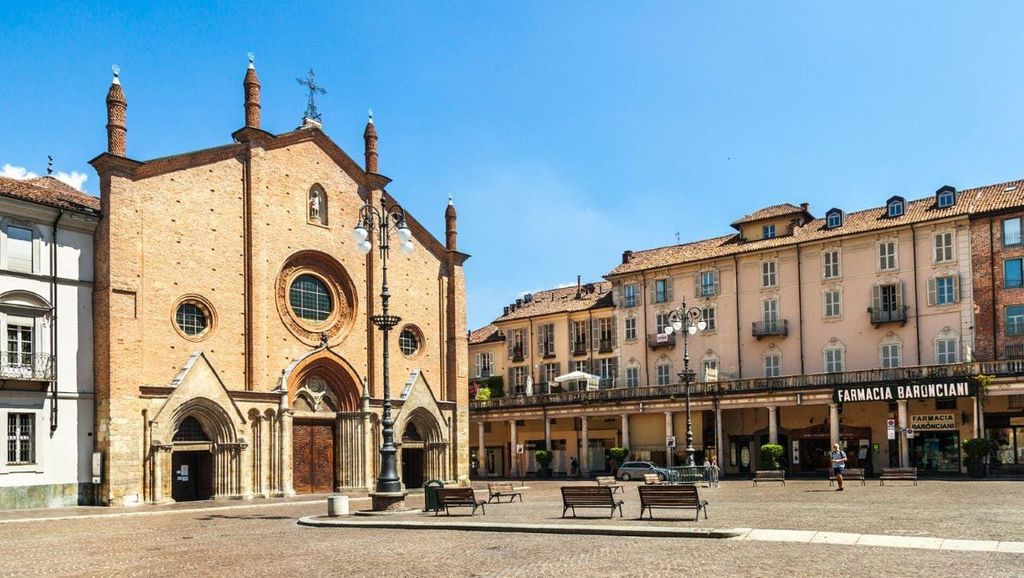 Asti: E-Bike Kulinarische Radtour mit Essen & Weinverkostung