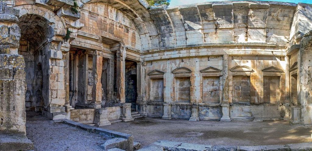 Das romanische und kulinarische Nîmes