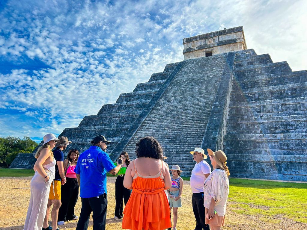 Cancun: Chichen Itza, Cenote & Valladolid Tour mit Mittagessen