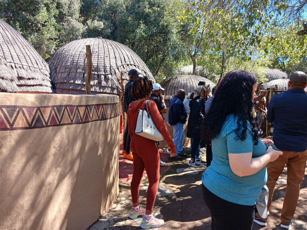 Johannesburg: Lesedi Cultural Village Show mit Abholung