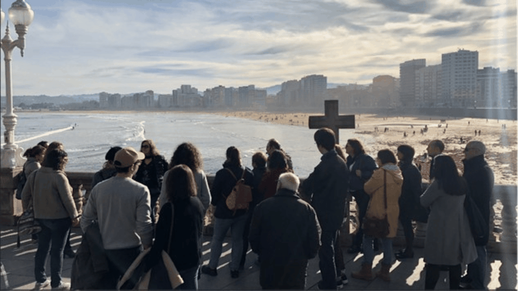 Xixón ist berühmt! Eine Tour zu 100 % auf Asturisch, um unsere Stadt kennenzulernen.