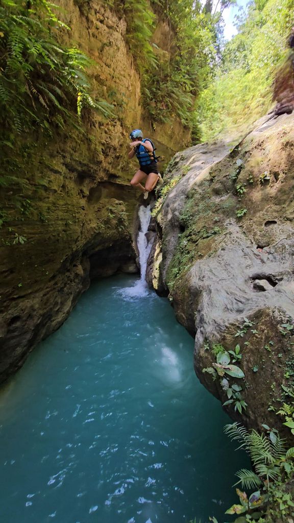 Cebu Pick-up: Voller Kurs Kawasan Canyoneering mit Mittagessen
