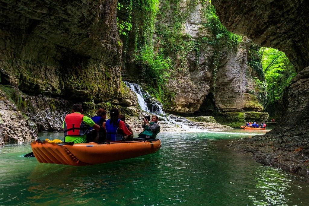 Kutaisi: Martvili, Okatse-Schlucht und Prometheus-Höhle Tour