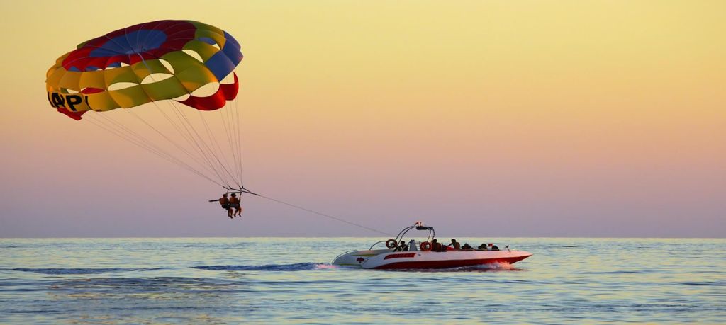 Hyères: Parasailing