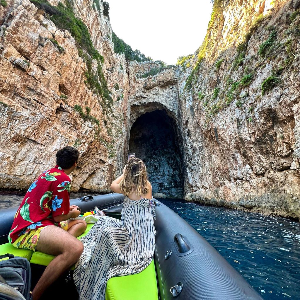 Vlore: Sazan-Insel, Haxhi-Ali-Höhle & Karaburun-Bootstour