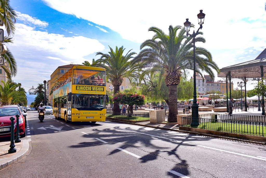 Ajaccio: Stadt-Highlights und Küste Open-Top Bus Tour
