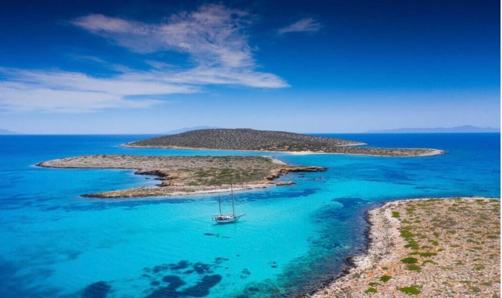 Aeolus Motor Yacht Kreuzfahrt in Paros