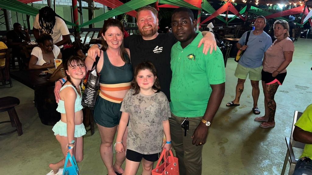 Falmouth: Bioluminous Lagoon Tour mit Feuertanz