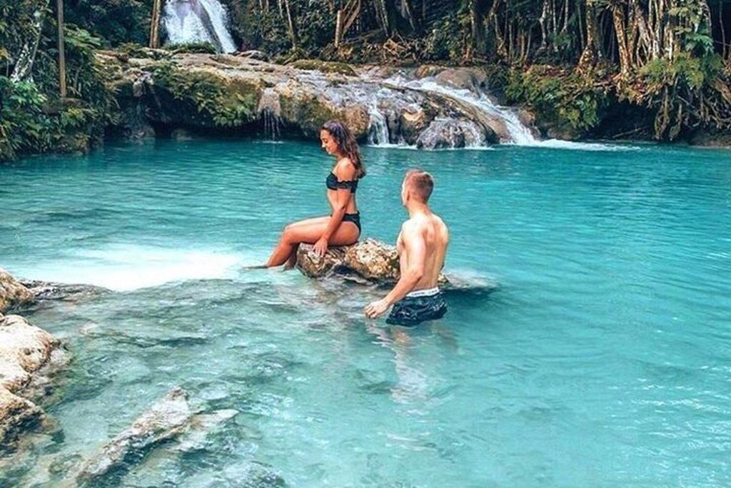 Ocho Rios: Blue Hole River & Falls Abenteuer mit Shopping